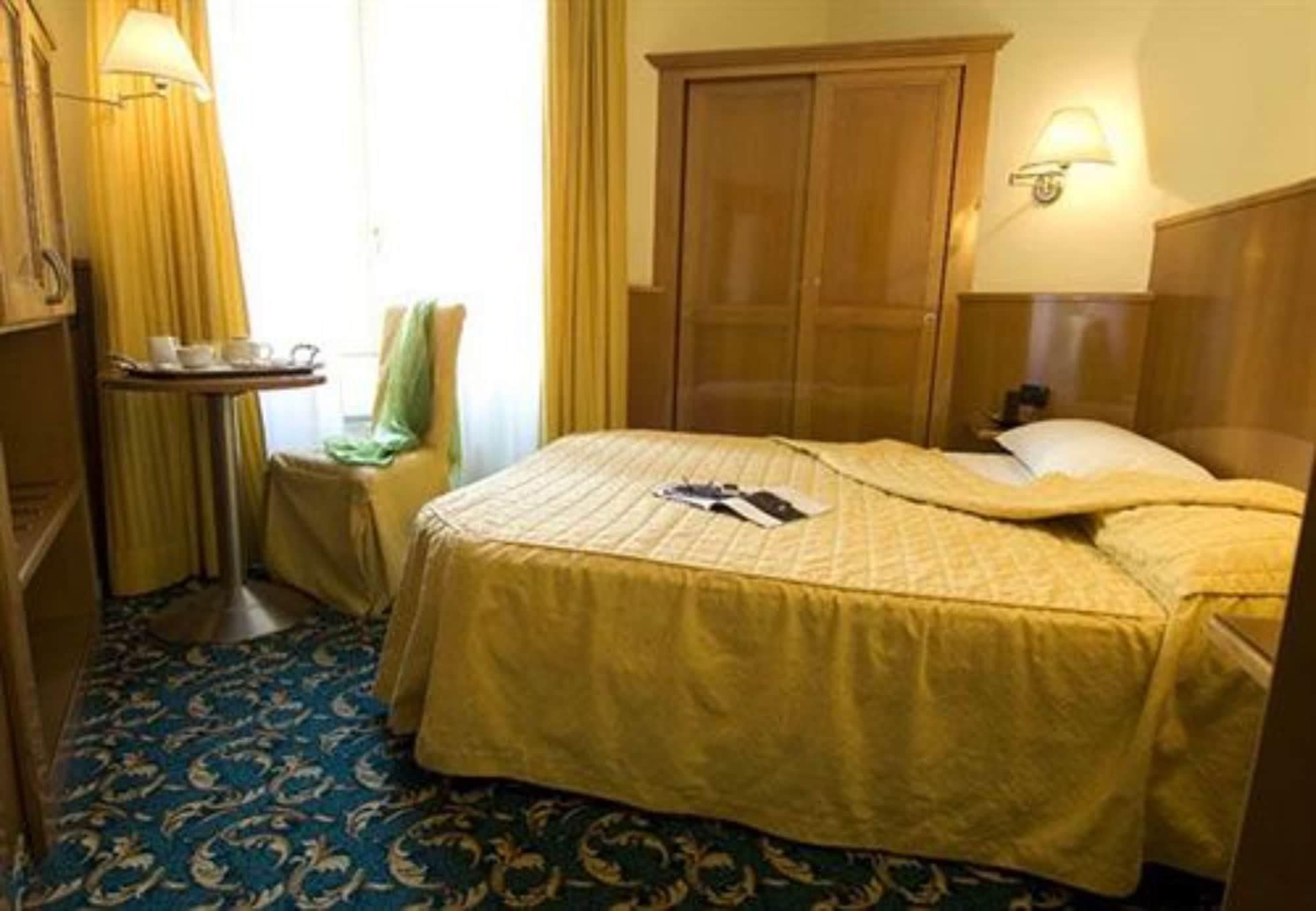 Hotel Cinque Giornate Milan Exterior photo