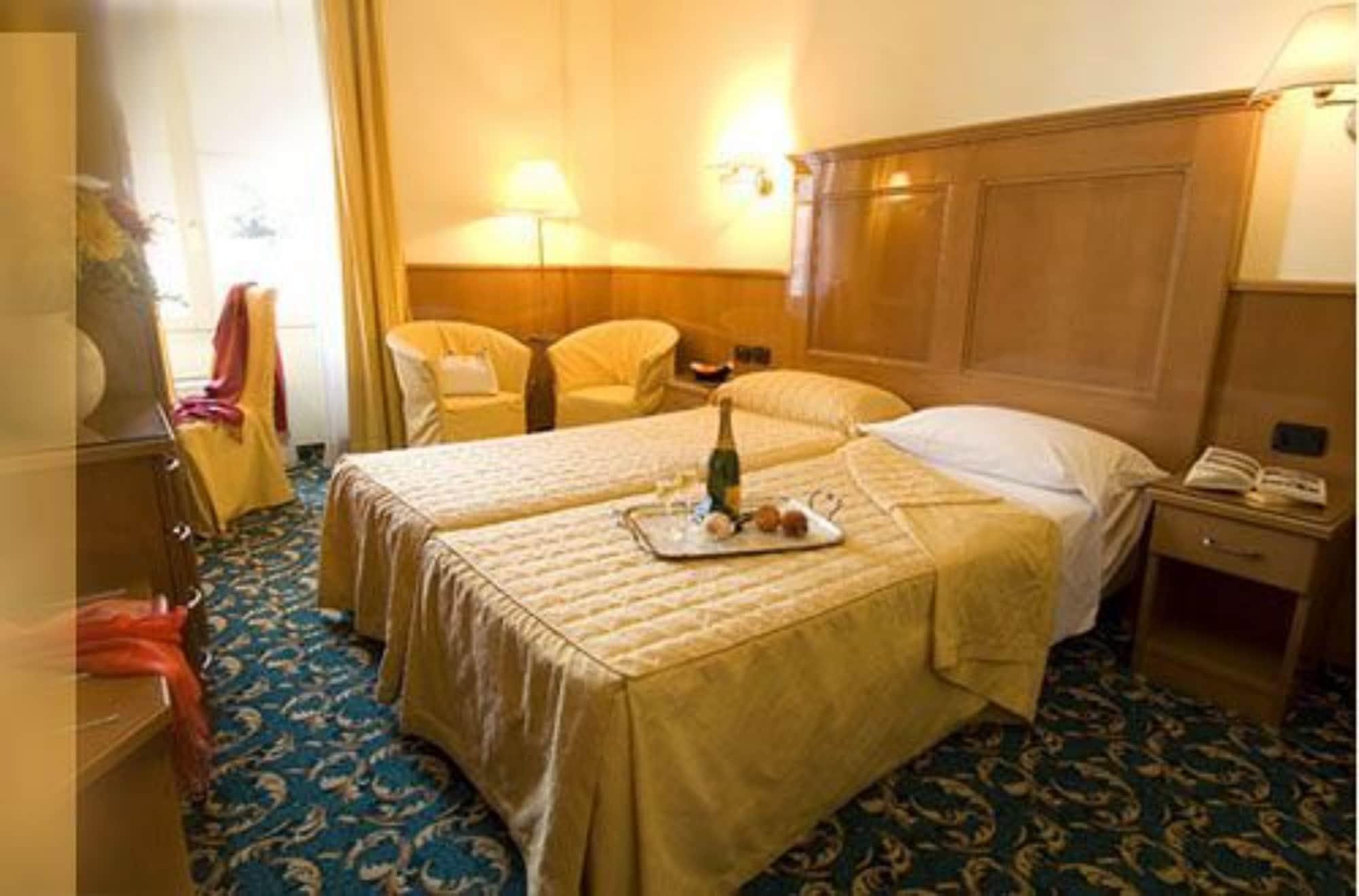 Hotel Cinque Giornate Milan Exterior photo