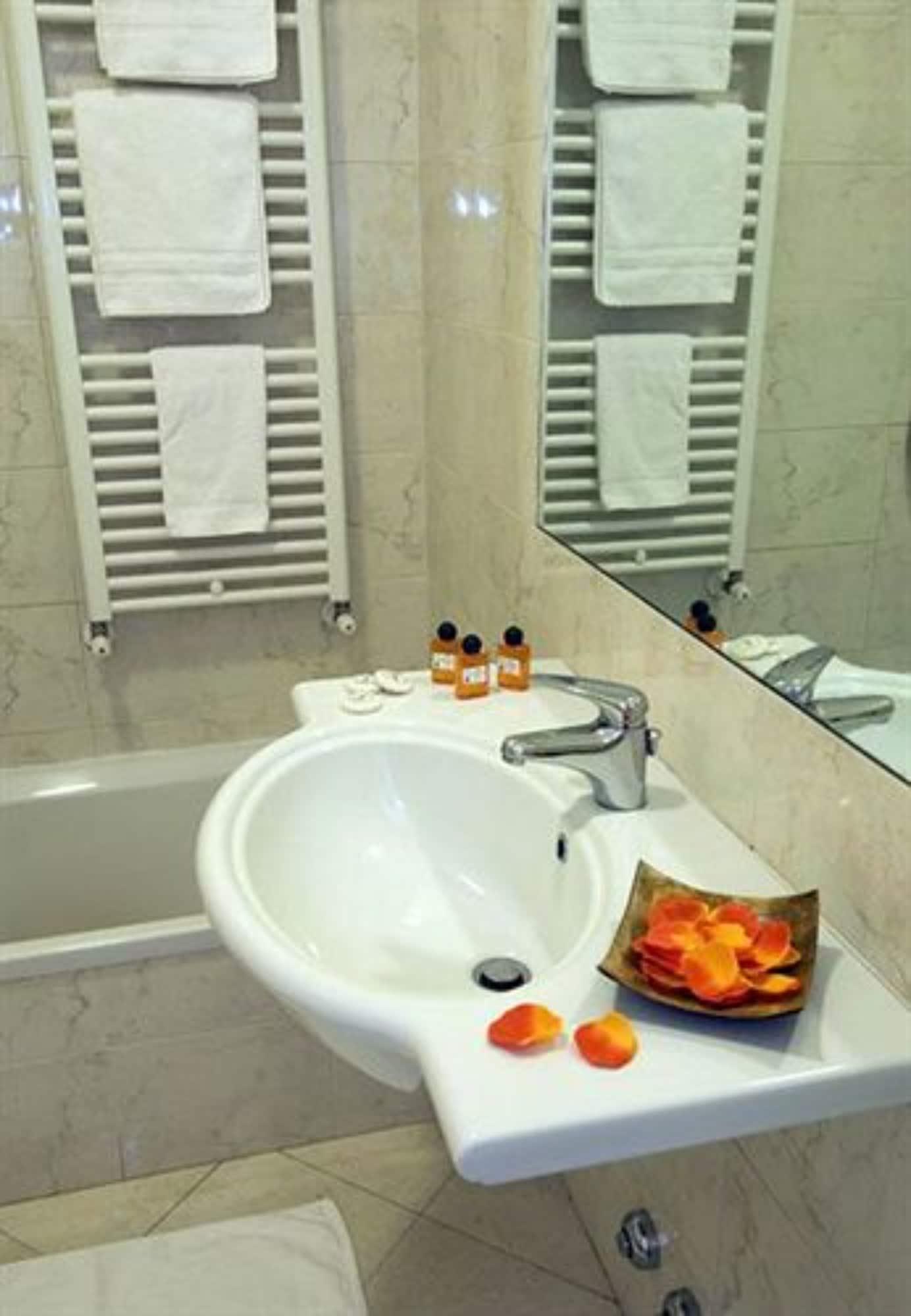 Hotel Cinque Giornate Milan Exterior photo