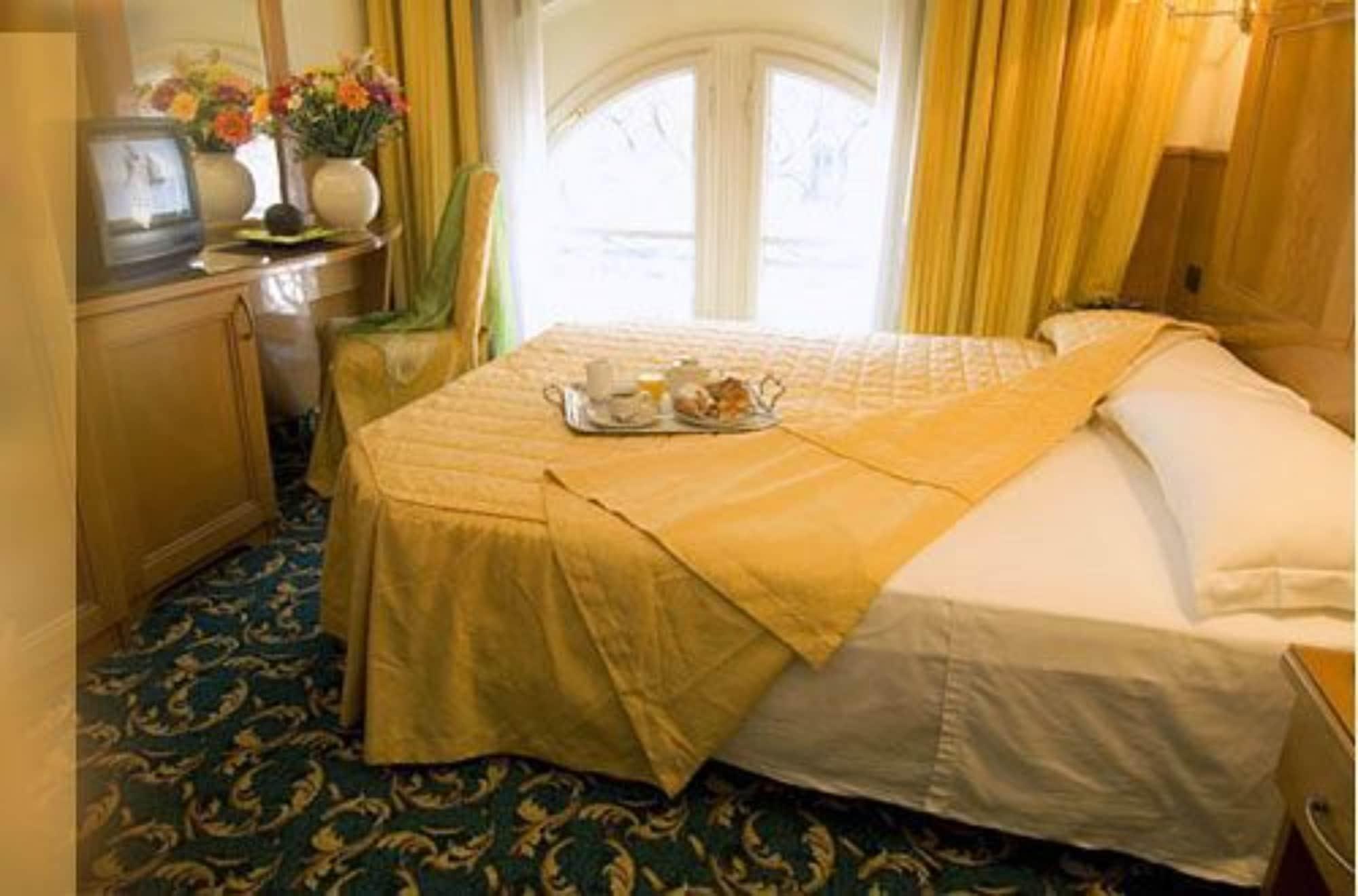Hotel Cinque Giornate Milan Exterior photo