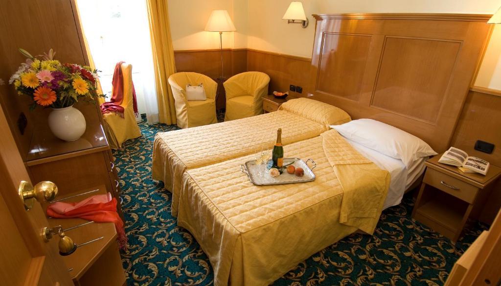 Hotel Cinque Giornate Milan Exterior photo
