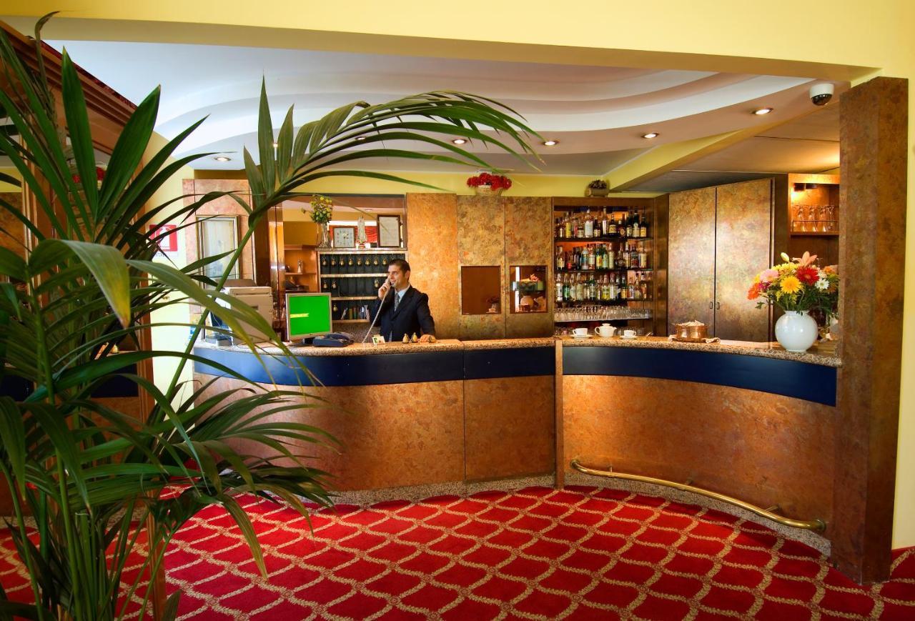 Hotel Cinque Giornate Milan Exterior photo