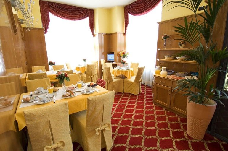 Hotel Cinque Giornate Milan Exterior photo